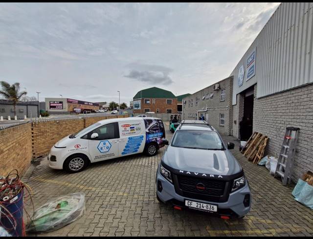1,000M² WAREHOUSE TO LET IN STIKLAND INDUSTRIAL